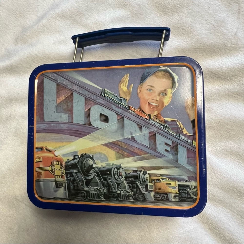 Collectible tin lunch pail